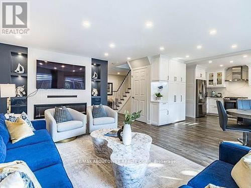 5312 Fallingbrook Drive, Mississauga, ON - Indoor Photo Showing Living Room