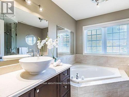 5312 Fallingbrook Drive, Mississauga, ON - Indoor Photo Showing Bathroom