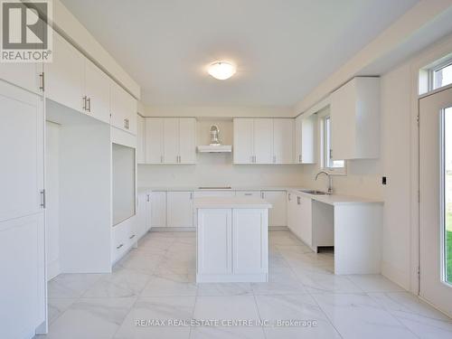 1555 Severn Drive, Milton, ON - Indoor Photo Showing Kitchen