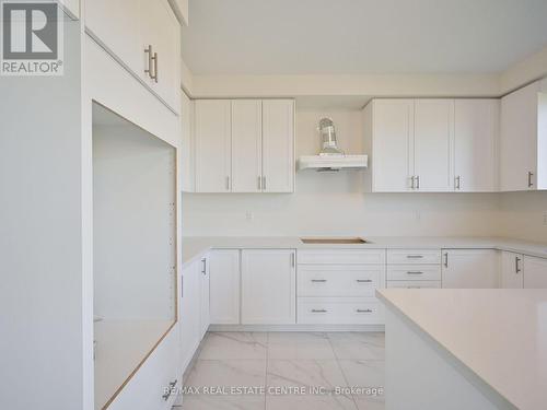 1555 Severn Drive, Milton, ON - Indoor Photo Showing Kitchen