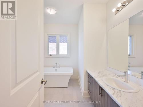 1555 Severn Drive, Milton, ON - Indoor Photo Showing Bathroom