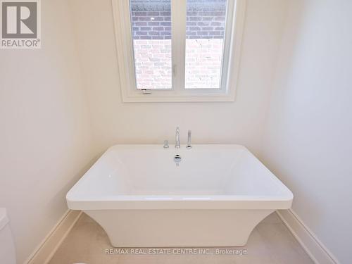 1555 Severn Drive, Milton, ON - Indoor Photo Showing Bathroom