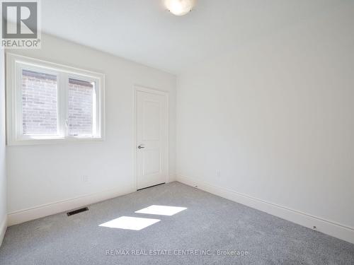 1555 Severn Drive, Milton, ON - Indoor Photo Showing Other Room