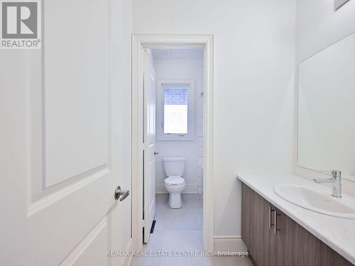 1555 Severn Drive, Milton, ON - Indoor Photo Showing Bathroom