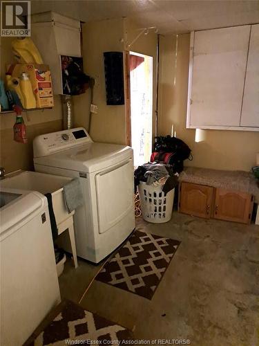 54 Sutton Drive, Leamington, ON - Indoor Photo Showing Laundry Room