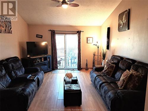 54 Sutton Drive, Leamington, ON - Indoor Photo Showing Living Room