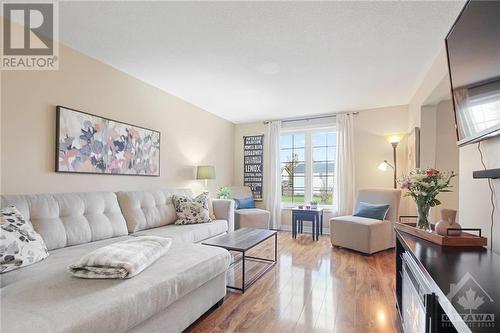 410 Ferrill Crescent, Carleton Place, ON - Indoor Photo Showing Living Room