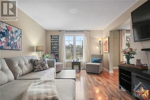 410 Ferrill Crescent, Carleton Place, ON - Indoor Photo Showing Living Room