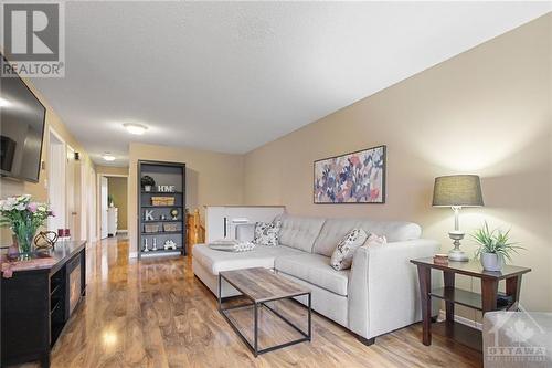 410 Ferrill Crescent, Carleton Place, ON - Indoor Photo Showing Living Room