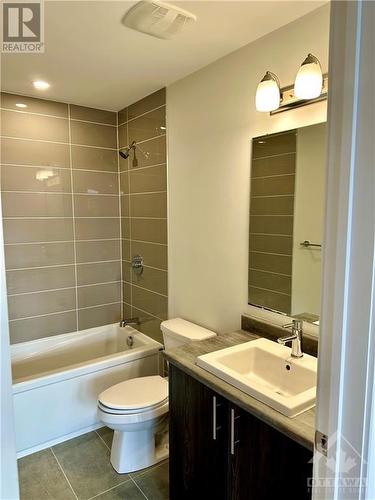 35 Overberg Way Unit#D, Kanata, ON - Indoor Photo Showing Bathroom