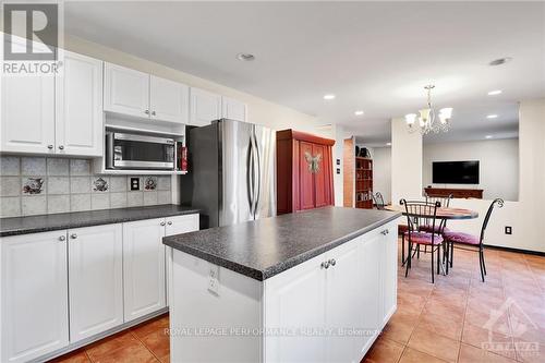 2103 Esprit Drive, Ottawa, ON - Indoor Photo Showing Kitchen