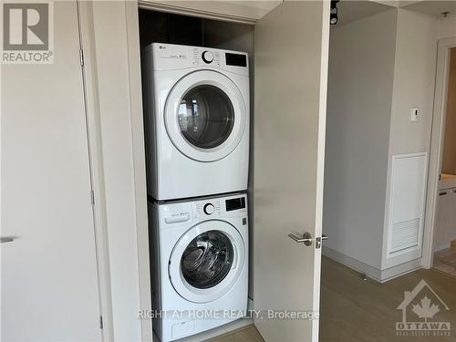 1301 - 203 Catherine Street, Ottawa, ON - Indoor Photo Showing Laundry Room