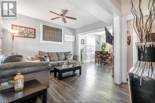 185 Richmond Street, Chatham, ON - Indoor Photo Showing Living Room