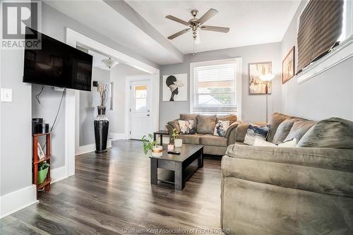 185 Richmond Street, Chatham, ON - Indoor Photo Showing Living Room