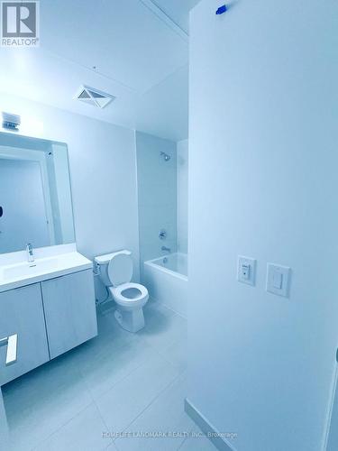 811 - 8 Widmer Street, Toronto, ON - Indoor Photo Showing Bathroom