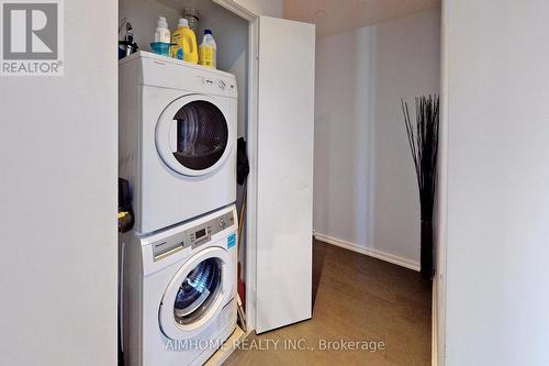 1415 - 70 Temprance Street, Toronto, ON - Indoor Photo Showing Laundry Room