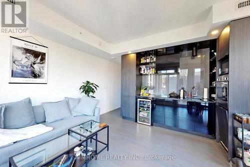 1415 - 70 Temprance Street, Toronto, ON - Indoor Photo Showing Living Room