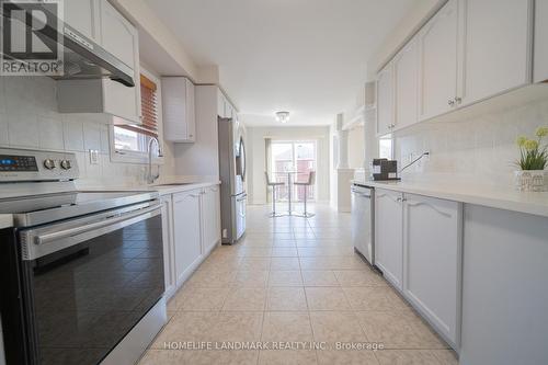 66 Lindenshire Avenue, Vaughan, ON - Indoor Photo Showing Kitchen