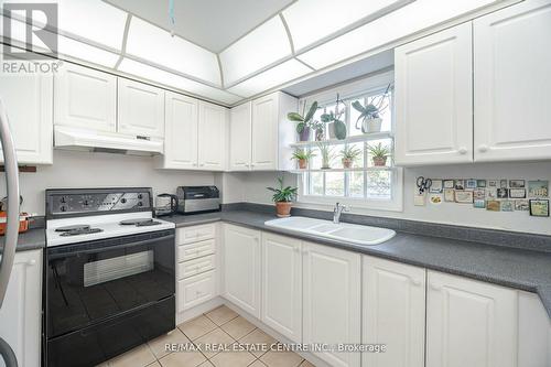 52 Dundalk Crescent, Brampton, ON - Indoor Photo Showing Kitchen With Double Sink