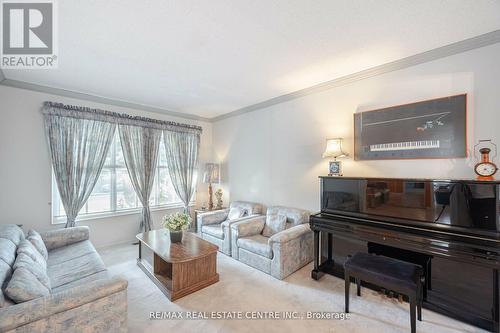 52 Dundalk Crescent, Brampton, ON - Indoor Photo Showing Living Room