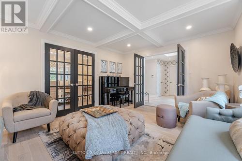 168 Lovers Lane, Hamilton, ON - Indoor Photo Showing Living Room