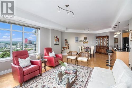 1005 - 85 Bronson Avenue, Ottawa, ON - Indoor Photo Showing Living Room