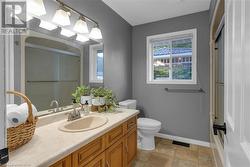 Main floor 4-piece bathroom - 