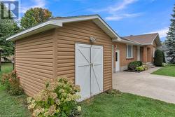 Detached shed 8' x 12' with hydro - 