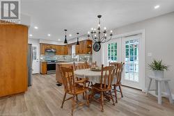 Dining room flows into the kitchen - 