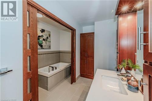 8 Echo Drive, Guelph, ON - Indoor Photo Showing Bathroom