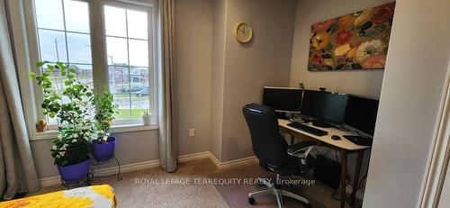 26 Moses Cres, Clarington, ON - Indoor Photo Showing Office