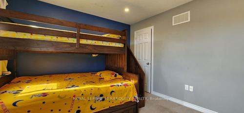 26 Moses Cres, Clarington, ON - Indoor Photo Showing Bedroom