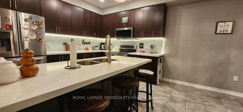 26 Moses Cres, Clarington, ON - Indoor Photo Showing Kitchen With Double Sink With Upgraded Kitchen