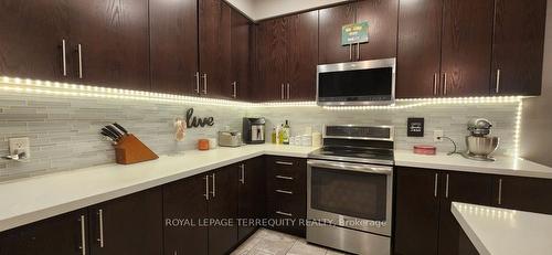 26 Moses Cres, Clarington, ON - Indoor Photo Showing Kitchen