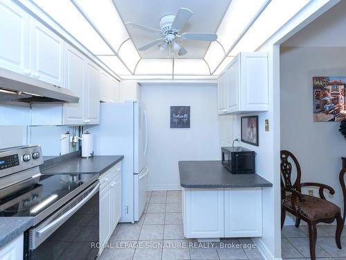 1405-8501 Bayview Ave, Richmond Hill, ON - Indoor Photo Showing Kitchen