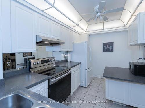 1405-8501 Bayview Ave, Richmond Hill, ON - Indoor Photo Showing Kitchen