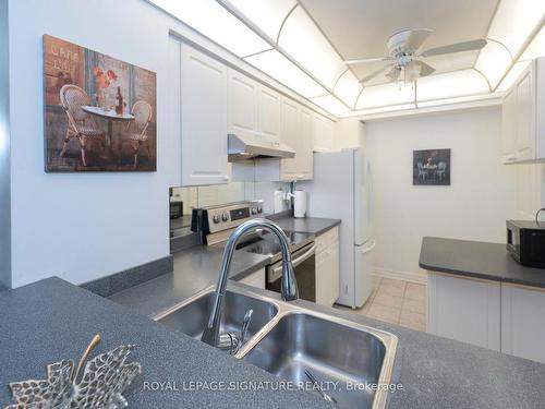 1405-8501 Bayview Ave, Richmond Hill, ON - Indoor Photo Showing Kitchen With Double Sink