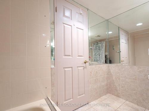 1405-8501 Bayview Ave, Richmond Hill, ON - Indoor Photo Showing Bathroom