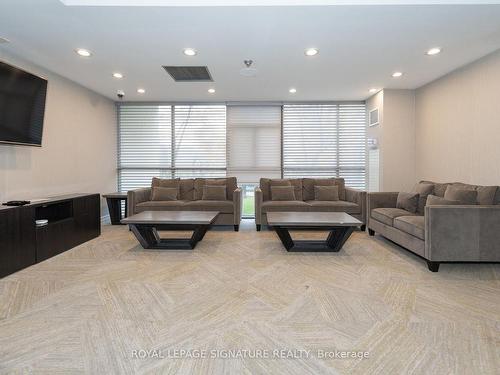 1405-8501 Bayview Ave, Richmond Hill, ON - Indoor Photo Showing Living Room