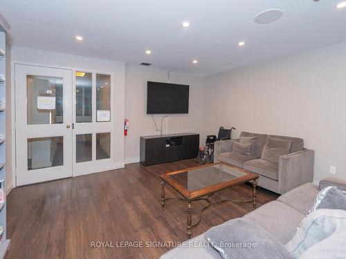 1405-8501 Bayview Ave, Richmond Hill, ON - Indoor Photo Showing Living Room