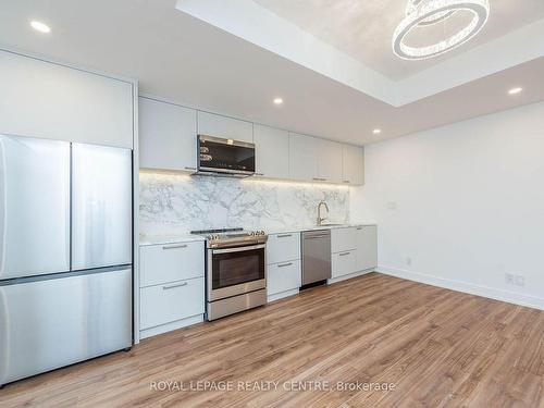 2421 Arbordale Dr, Mississauga, ON - Indoor Photo Showing Kitchen With Stainless Steel Kitchen With Upgraded Kitchen