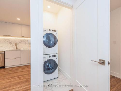 2421 Arbordale Dr, Mississauga, ON - Indoor Photo Showing Laundry Room