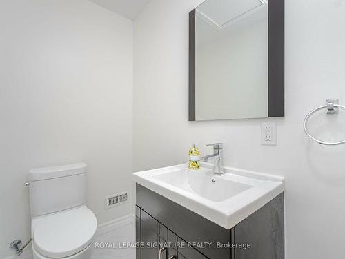 35 Britannia Ave, Hamilton, ON - Indoor Photo Showing Bathroom