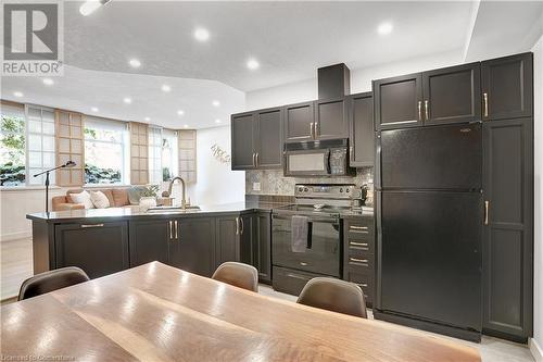 35 Alexandra Avenue Unit# 105, Waterloo, ON - Indoor Photo Showing Kitchen