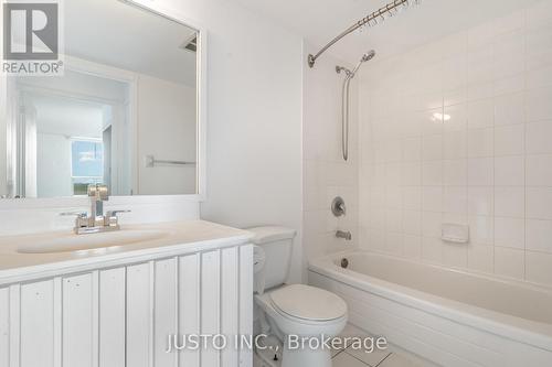 Ph6 - 135 Hillcrest Avenue, Mississauga, ON - Indoor Photo Showing Bathroom