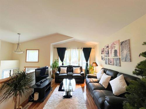 1842 William Avenue W, Winnipeg, MB - Indoor Photo Showing Living Room