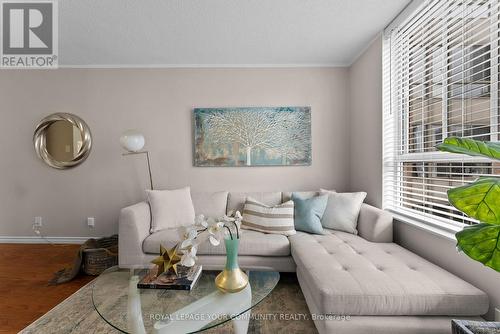 1221 - 711 Bay Street, Toronto, ON - Indoor Photo Showing Living Room