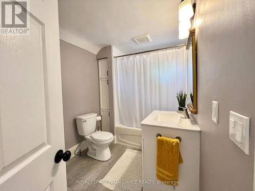 328 Foster Avenue, Belleville, ON - Indoor Photo Showing Bathroom