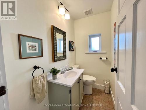 328 Foster Avenue, Belleville, ON - Indoor Photo Showing Bathroom