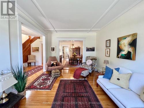 328 Foster Avenue, Belleville, ON - Indoor Photo Showing Living Room